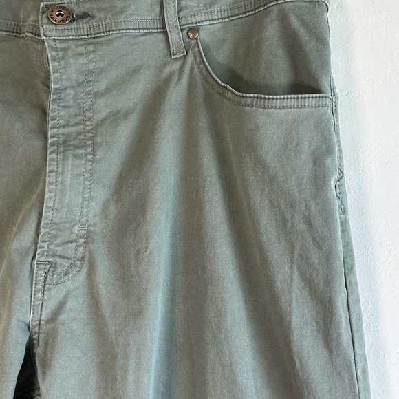 Wrangler Straight Fit Premium Quality Olive/Army Green Jeans Sz: 40x30 - Picture 2 of 11